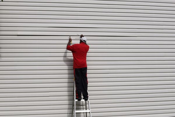 Siding Reattachment in Lake Zurich