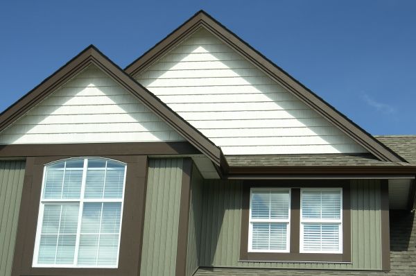 Vertical Vinyl Siding Repair in Lake Zurich